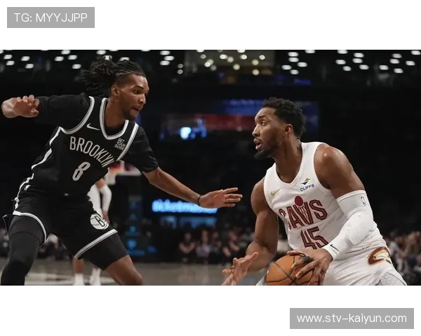 骑士半场领先篮网，米切尔高效得分主导比赛